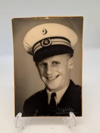 Dansk Politi Uniformseffekter: Skulderstropper, Emblem og Portrætfoto