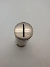 Dansk Søværn sparebøsse af metal med krone, anker og indgravering lavet af granathylster 