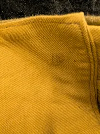 Dansk M/44 kampuniform i uld med tilhørende bukser og distinktioner