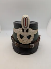 Tysk politi-shako (Tschako) fra 2. verdenskrig med ørn og kokarde, original fra 1937