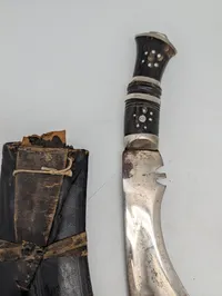 Indisk Gurkha Kukri kniv med to småknive og læderskede