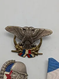 Samling af Jugoslaviske Militære JNA Medaljer og Emblemer
