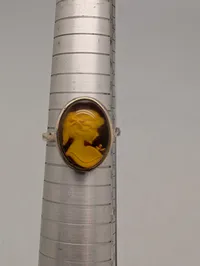 Vintage sølvring med oval rav-cameo