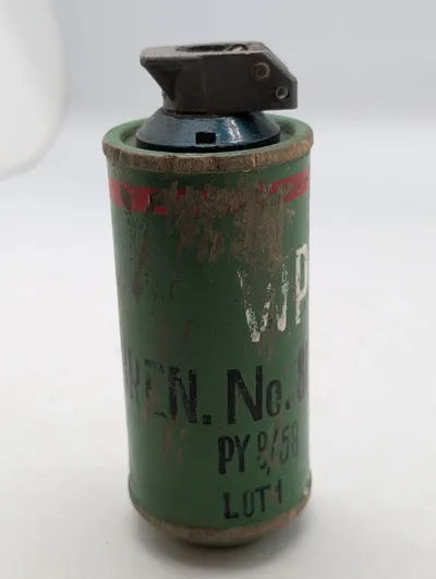 Britisk No. 80 Mk 1 WP Røghåndgranat, Træmodel 