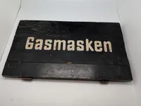 Tysk militær træskilt med teksten 'Gasmasken' WW2