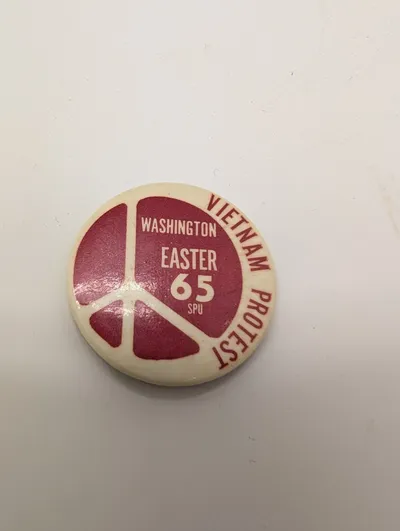 Vintage Vietnam Protest SPU Pinback Knap fra 1965