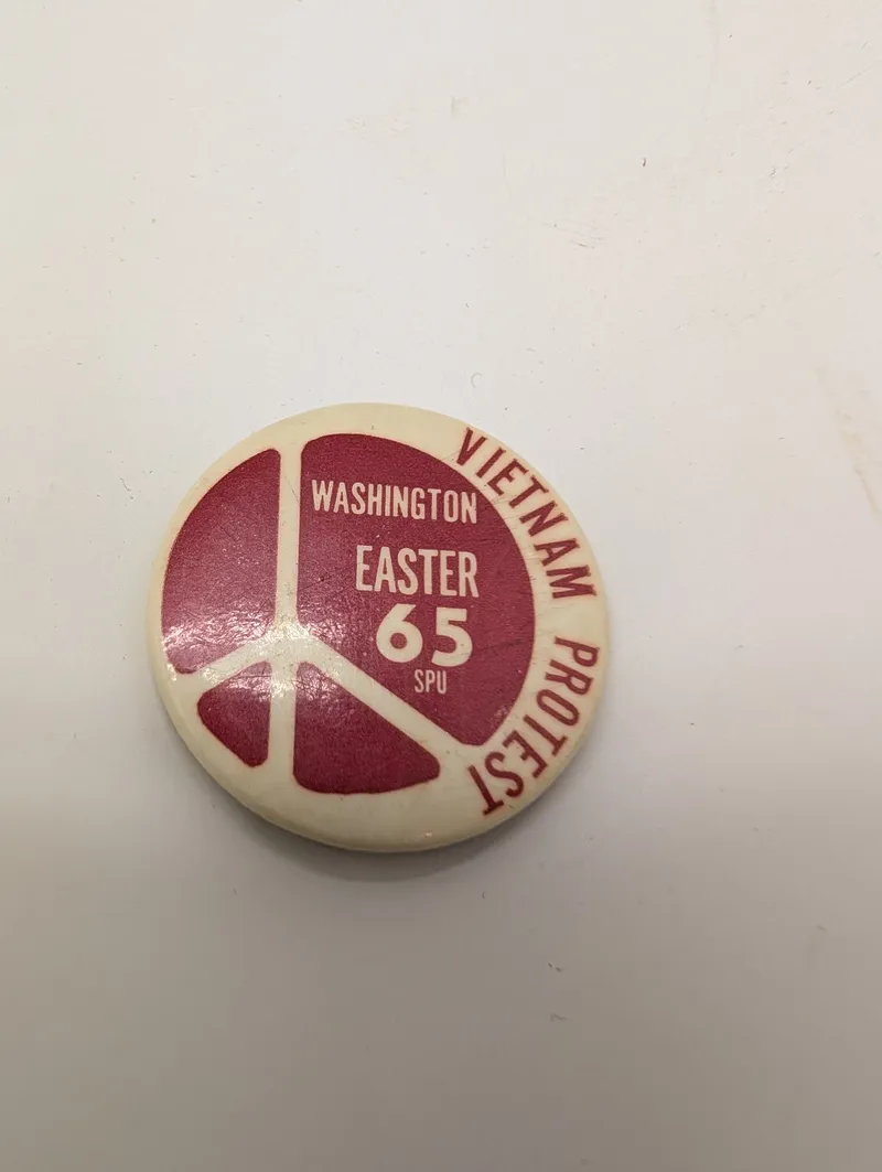 Vintage Vietnam Protest SPU Pinback Knap fra 1965
