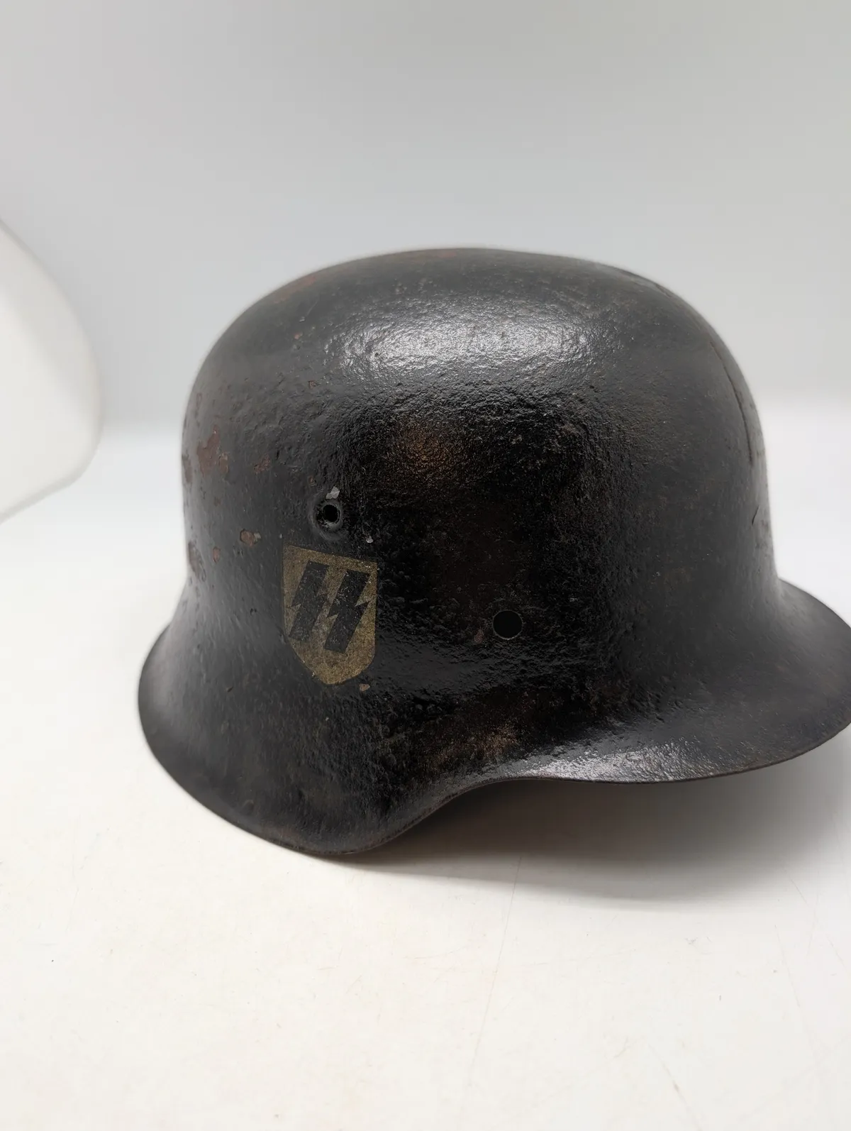 Tysk M42 stålhjelm med SS-runer
