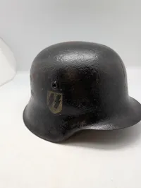 Tysk M42 stålhjelm med SS-runer