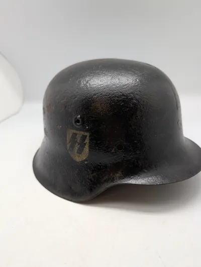 Tysk M42 stålhjelm med SS-runer