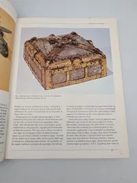 Viking og Hvidekrist: Norden og Europa 800-1200 Exhibition Catalogue