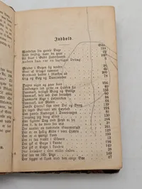 To danske sangbøger: Nordiske Sange (1876) og Sangbog for Hæren og Søværnet (1947)