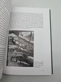 Tønder Kaserne 1920-2002 bog af Henrik J. Møller og Tønder Garnison platte