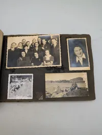 Tysk fotoalbum fra 2. verdenskrig med soldaterportrætter og hverdagsscener, Kroatisk 