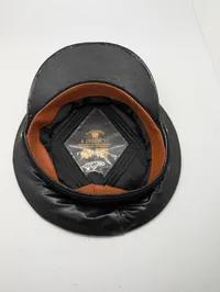 Vintage dansk politi- eller uniformskasket med rigsvåben-emblem