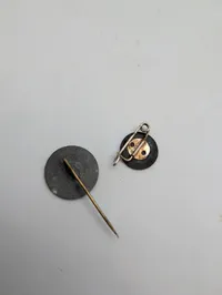To vintage emaljerede RAF Roundel pins Dansk WW2 