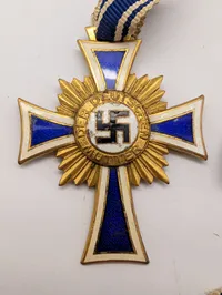 Tysk Moderskabs-kors i Guld (Mutterkreuz) med originalt bånd