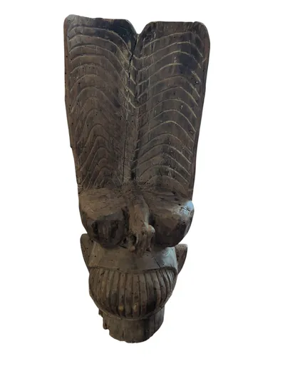 Afrikansk udskåret træskulptur, stamme-totem med fuglemotiv