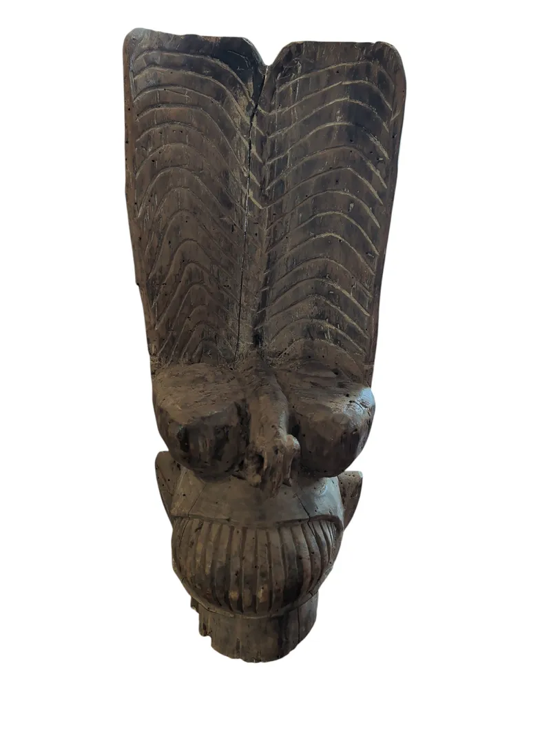 Afrikansk udskåret træskulptur, stamme-totem med fuglemotiv