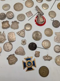 Samling af antikke danske foreningsmærker, medaljer og emblemer