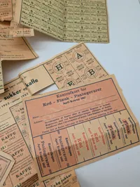 Samling af danske rationeringskort fra 1940'erne og 1950'erne