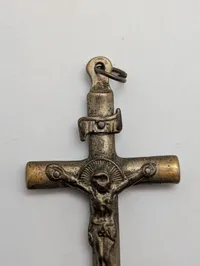Antik Krucifiks Vedhæng i Metal med Kristusfigur
