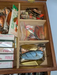Vintage ABU Garcia fiskegrejssæt i todelt træskrin