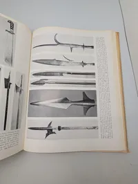 Samling af tre militærhistoriske bøger om våben og militaria