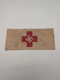 Tysk Røde Kors (DRK) armbind med hagekors og rødt kors, efterkrigs 