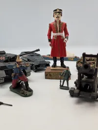 Samling af militære figurer og køretøjer i metal og plast