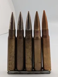 Fem tyske 7,92x57mm Mauser deaktiveret  på laderamme