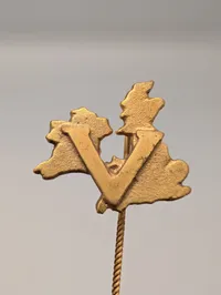Vintage WWII V for Victory Map of Great Britain Gold-Tone Stick Pin