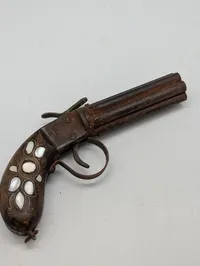  peberbøsse-pistol med perlemorsindlæg, Dekoration 