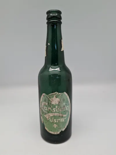 Gammel Carlsberg Pilsner flaske i grønt glas med original papiretiket