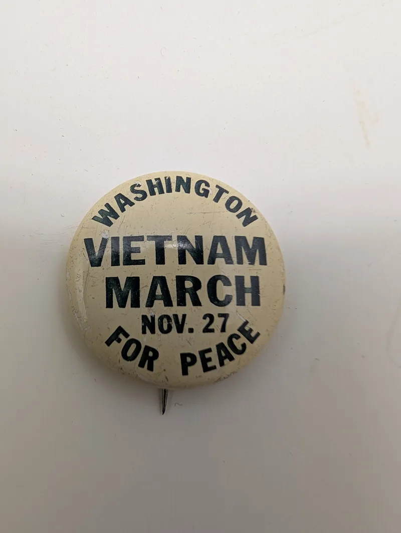 Vintage Vietnam March for Peace Pinback Knap, Washington Nov. 27