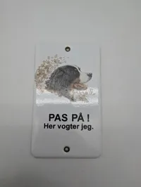 Emaljeskilt med Berner Sennenhund - Pas på! Her vogter jeg.