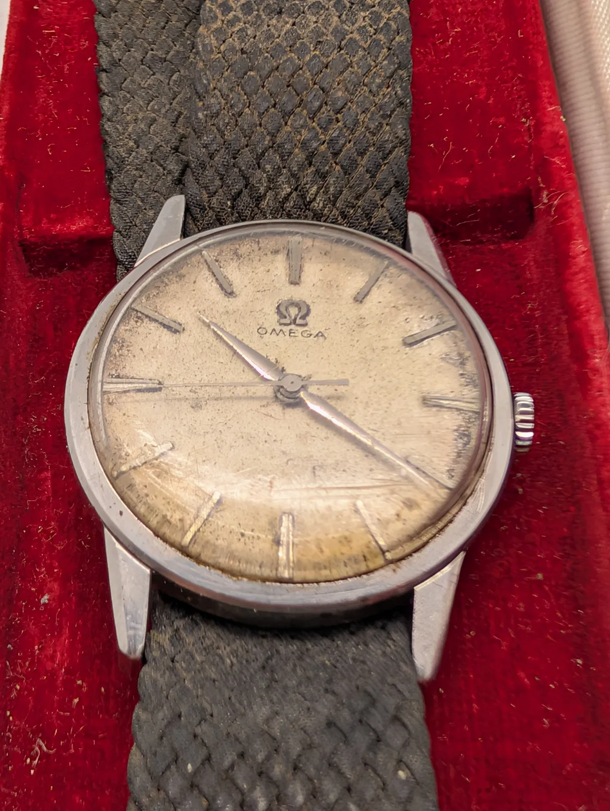 Vintage Omega armbåndsur med sølvfarvet urskive