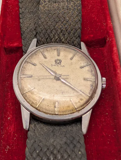 Vintage Omega armbåndsur med sølvfarvet urskive