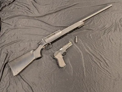 Swiss Arms SAR 10 Airsoft-riffel og Jericho 941 luftpistol