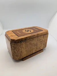 Tysk Art Deco træskrin med indlagt hagekors WW2