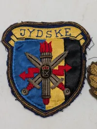 To danske militære stofmærker, Jydske Telegrafregiment og Kasket emblem 