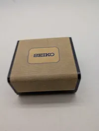 Seiko Quartz Herreur med Forgyldt Urkasse og Læderrem