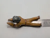 Metalfigur som frihedskæmper fra Maj 1945 