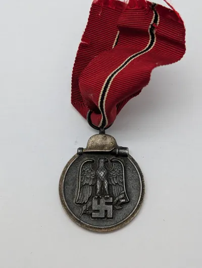 Tysk Østfrontsmedalje (Winterschlacht im Osten 1941/42) med originalt bånd