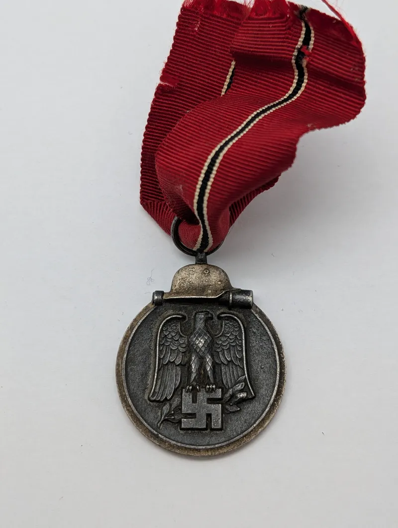 Tysk Østfrontsmedalje (Winterschlacht im Osten 1941/42) med originalt bånd
