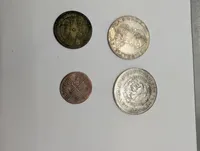 Samling af historiske mønter og poletter inklusiv mexicansk sølvmønt, SØLVMØNTER IKKE ORIGINALE 