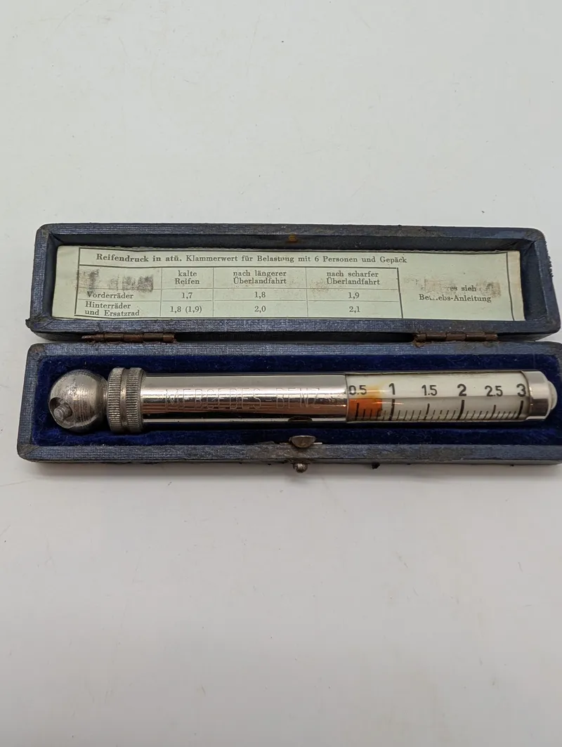 Vintage Mercedes-Benz Messko Hauser dæktryksmåler i original æske