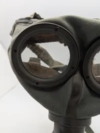 Tysk Gasmaske Model GM30 med Filter, dateret 1938, mint stand 