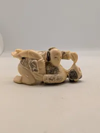 Japansk Shunga Netsuke i udskåret ben forestillende elskende par