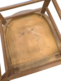 Tysk militærstol af træ med Luftwaffe . stempel